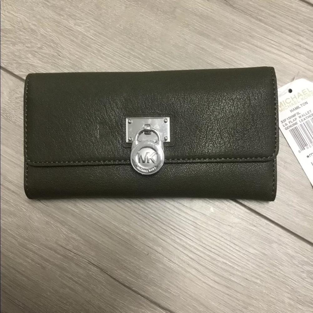 NWT Michael Kors Hamilton wallet